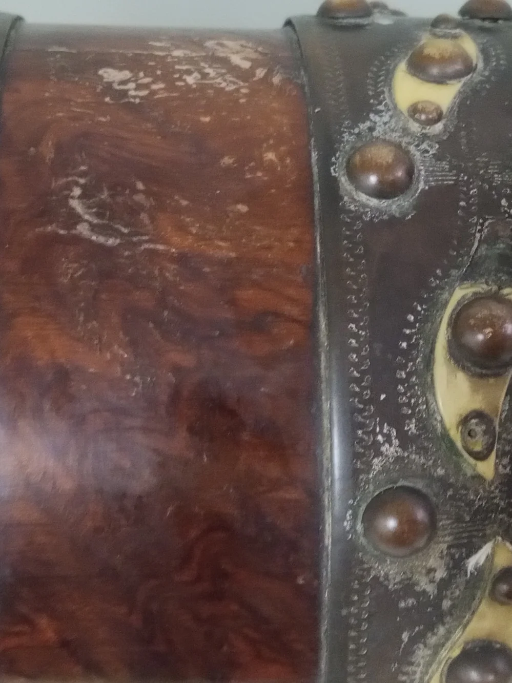 19th Century Burled Walnut Wood English Tea Box With Bone Details